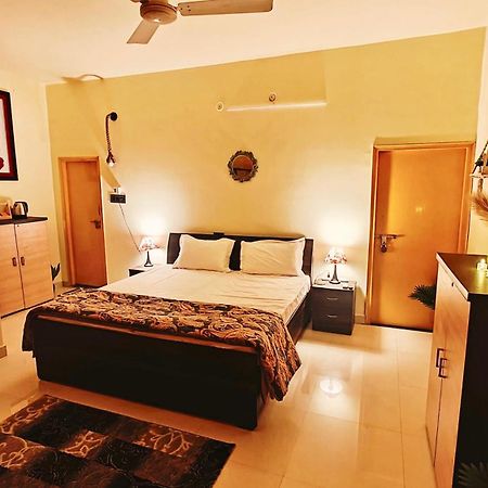 The Yellow House - Couple'S Getaway In Gomti Nagar- 1 Bhk Lucknow Eksteriør billede