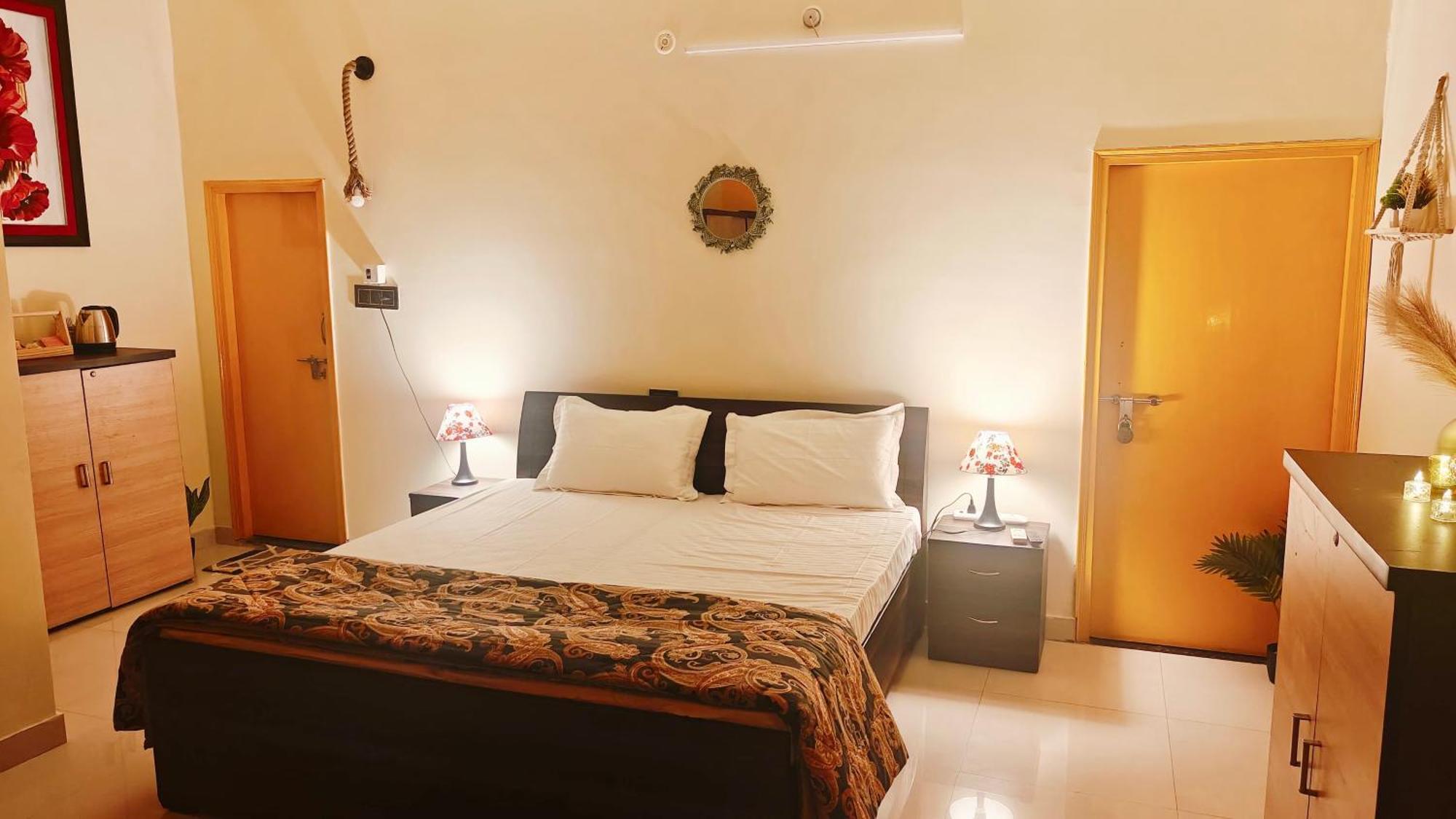 The Yellow House - Couple'S Getaway In Gomti Nagar- 1 Bhk Lucknow Eksteriør billede