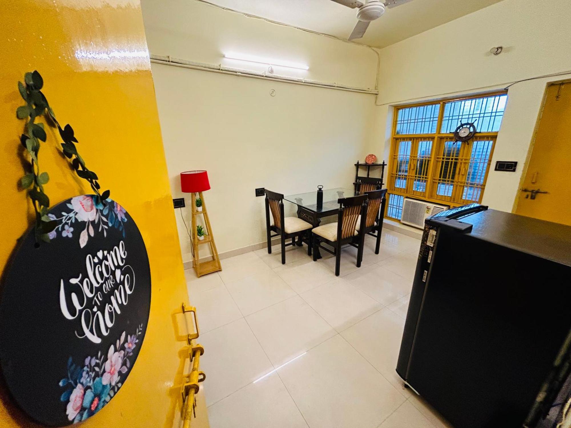 The Yellow House - Couple'S Getaway In Gomti Nagar- 1 Bhk Lucknow Eksteriør billede