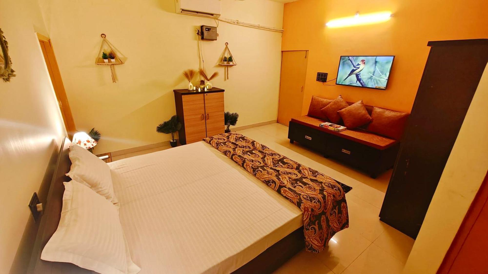 The Yellow House - Couple'S Getaway In Gomti Nagar- 1 Bhk Lucknow Eksteriør billede